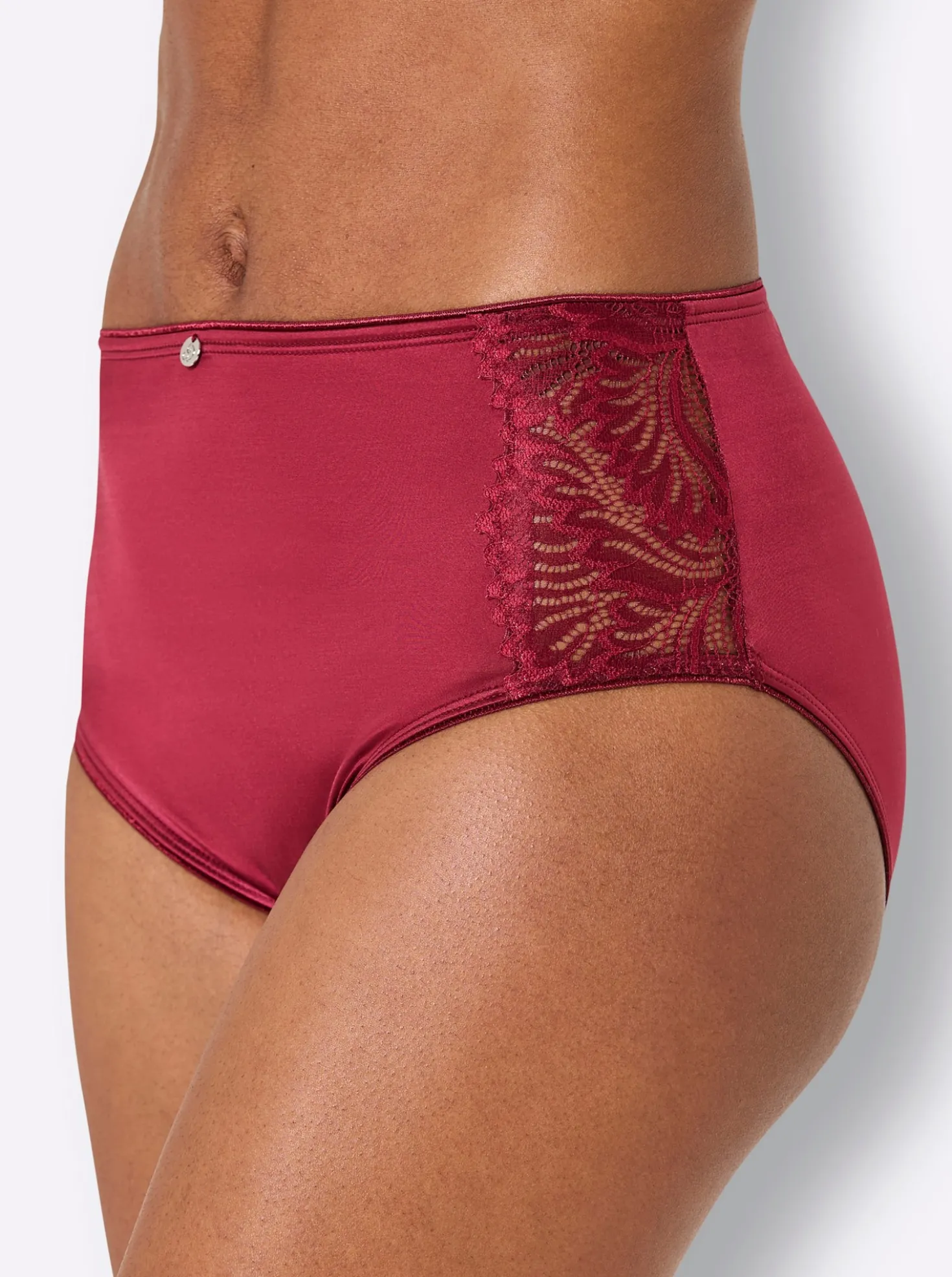 Hüftslip mit seitlichem Spitzeneinsatz