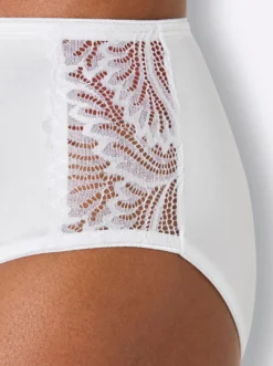 Hüftslip mit seitlichem Spitzeneinsatz