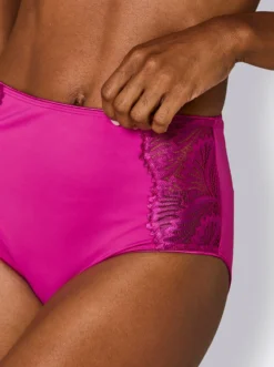 Hüftslip mit Spitzen-Einsatz seitlich