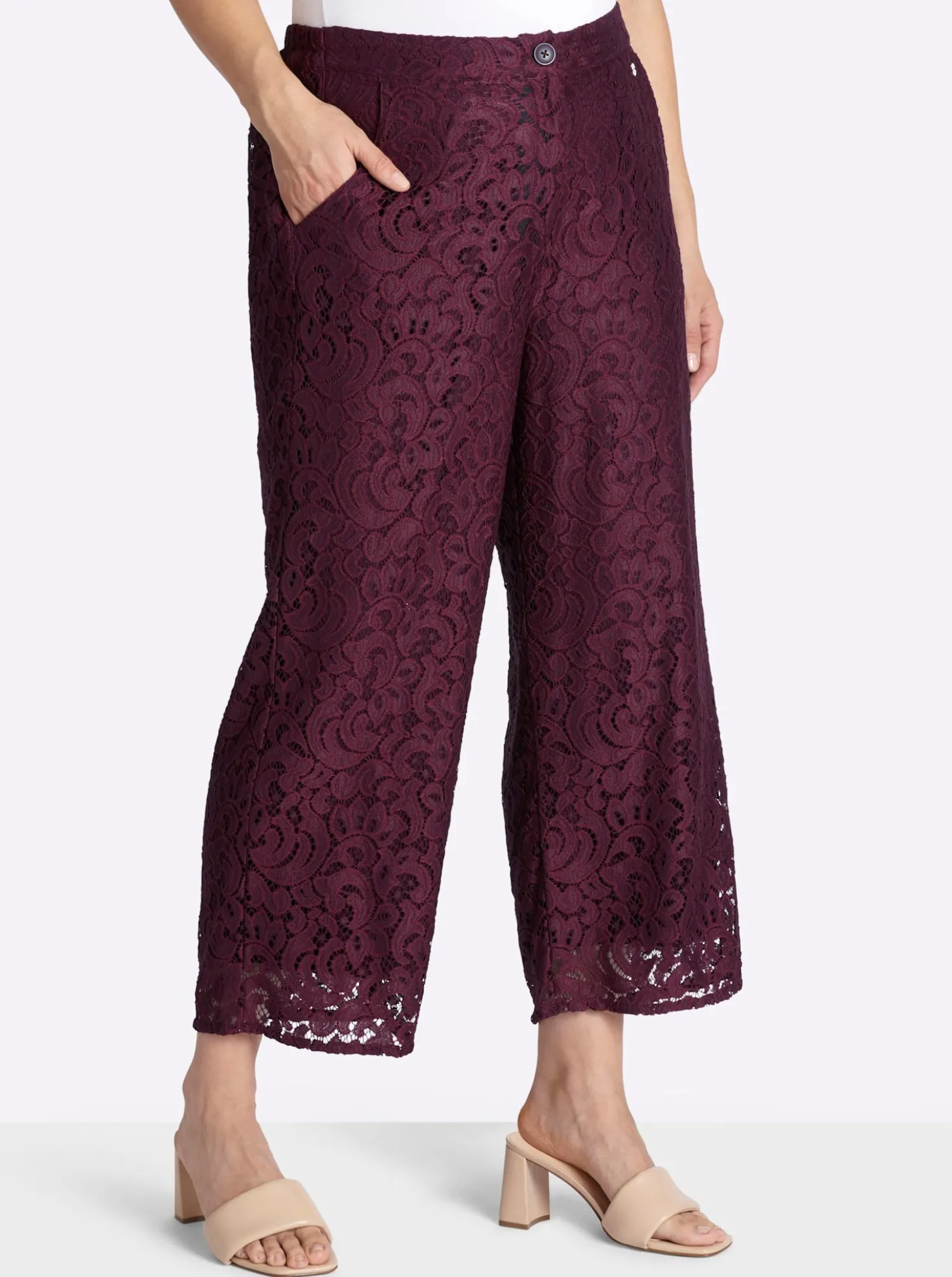 Hose mit rundum Spitze