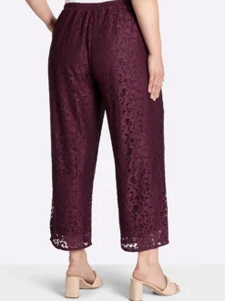 Hose mit rundum Spitze