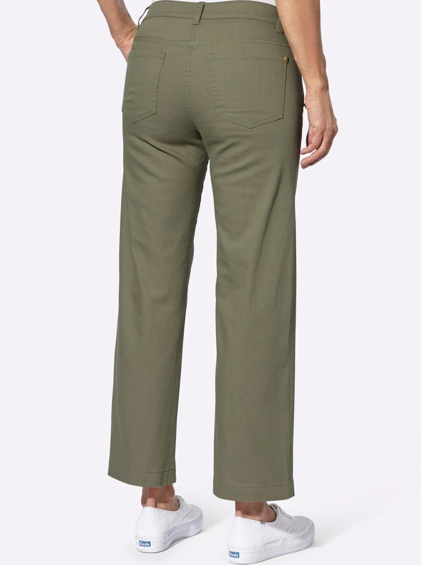 Hose mit Zierknöpfen