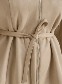 Jacke in Veloursleder-Optik, mit Schößchen