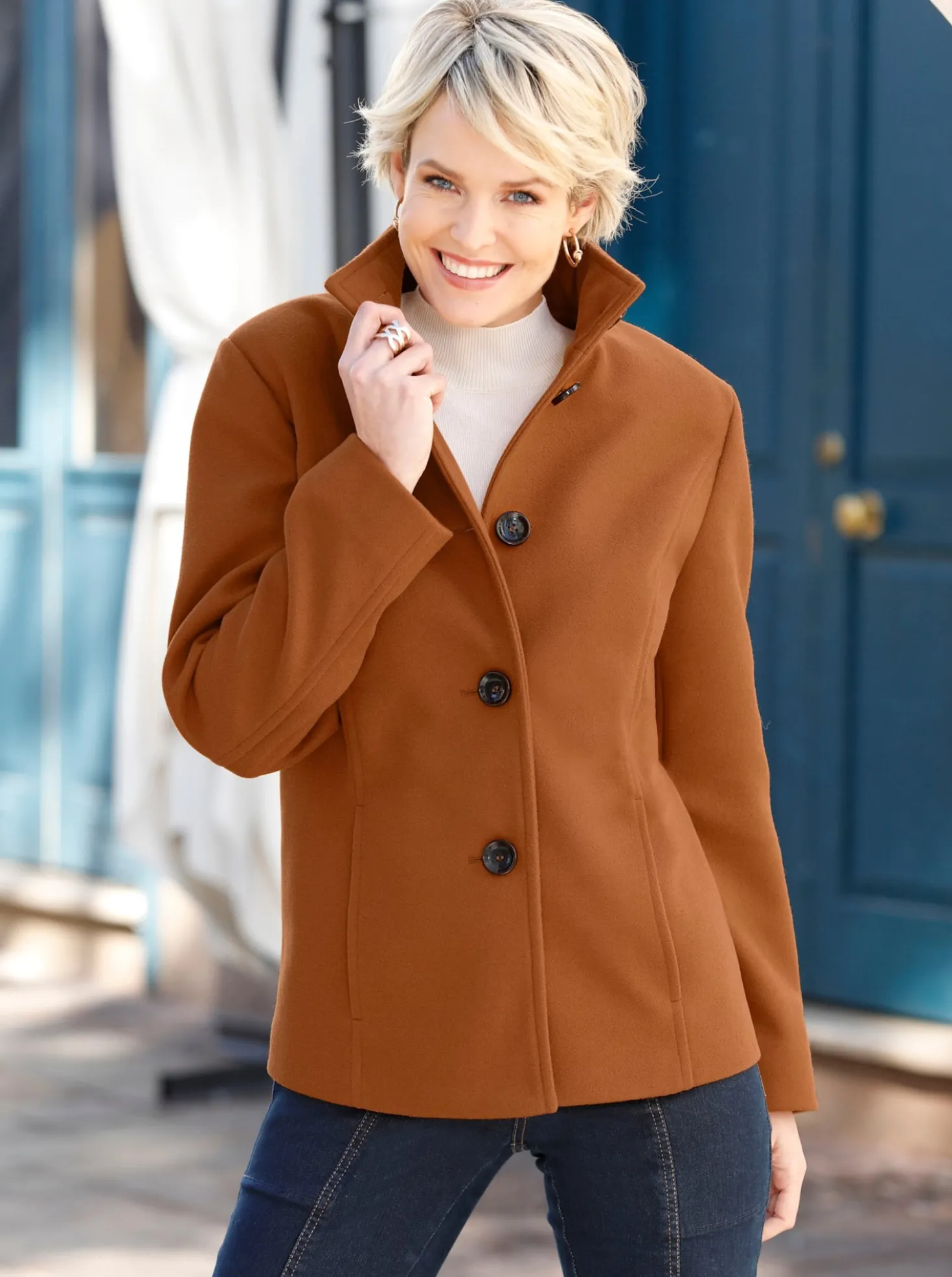 Jacke mit Schmuckknöpfen