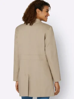 Jacke mit variablem Kragen
