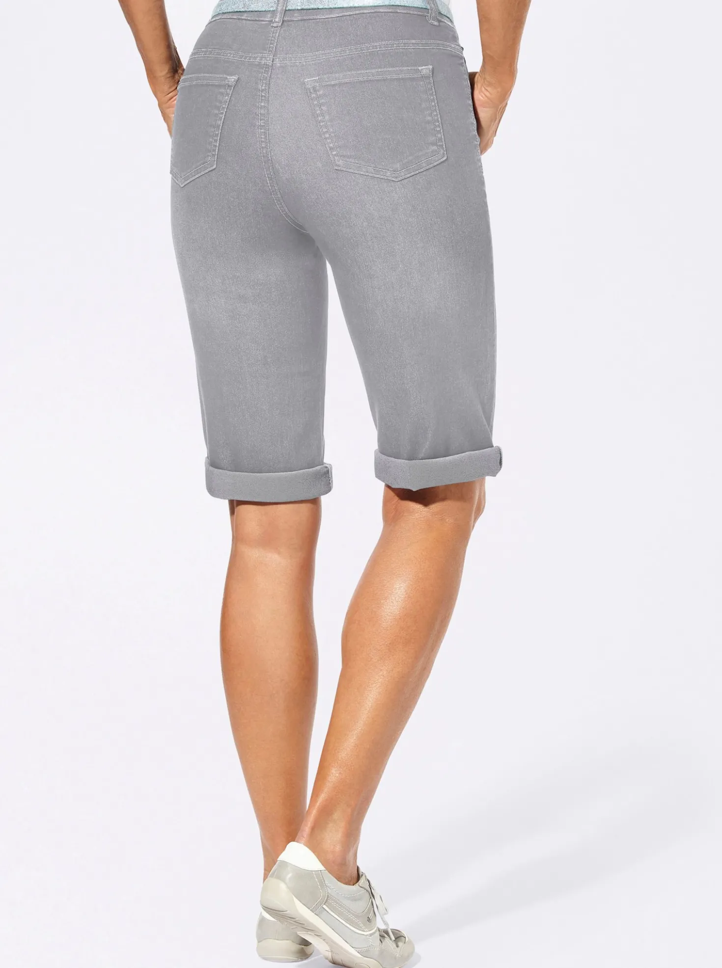 Jeansbermudas mit Gratis-Gürtel