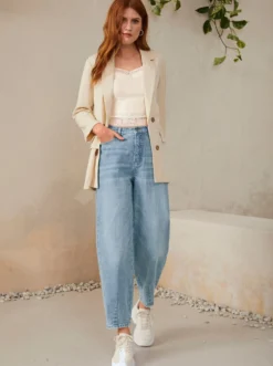 Jeans im Mom-Schnitt