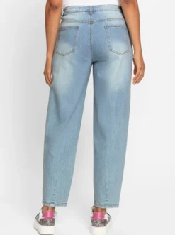 Jeans im Mom-Schnitt