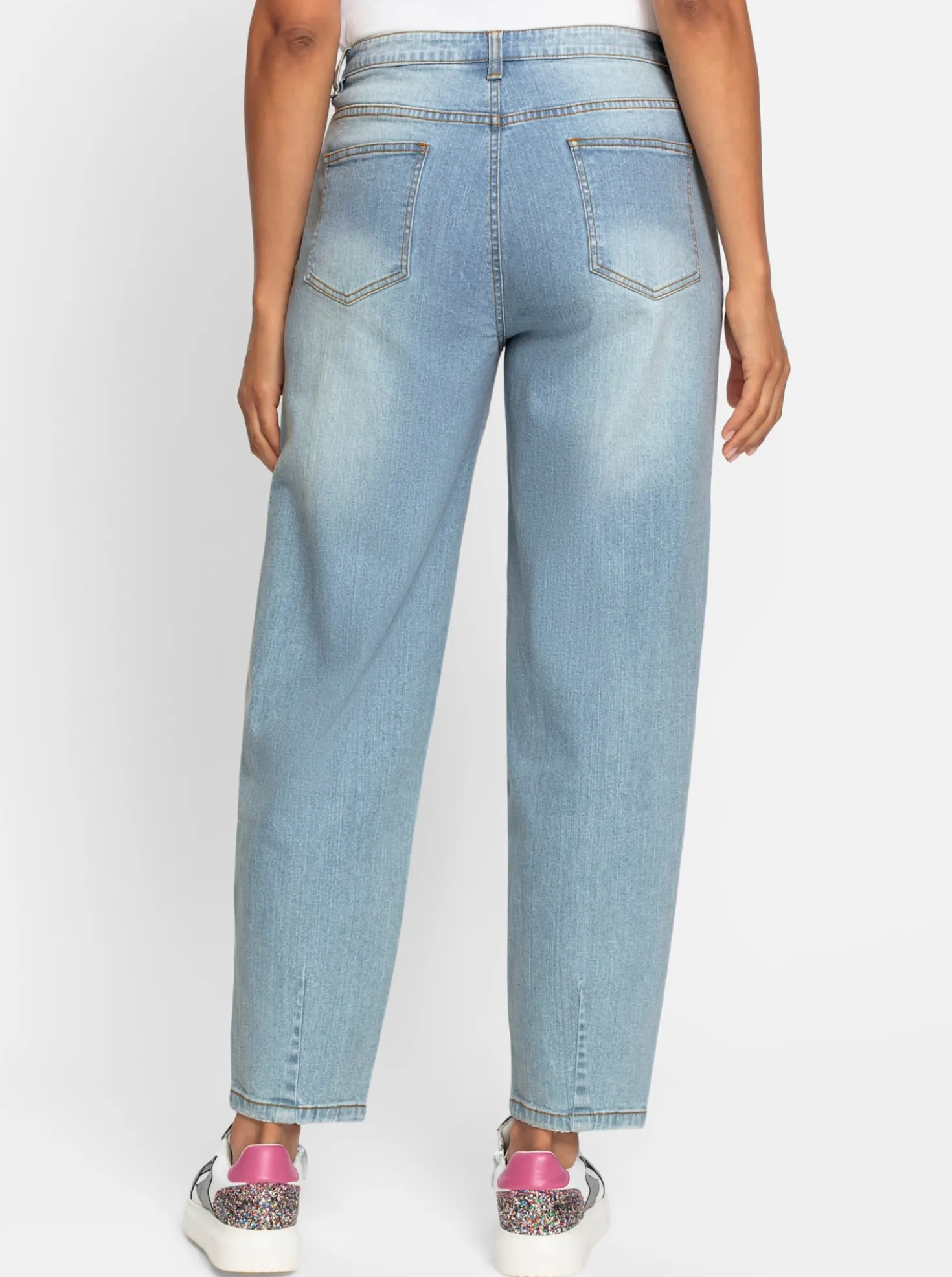 Jeans im Mom-Schnitt