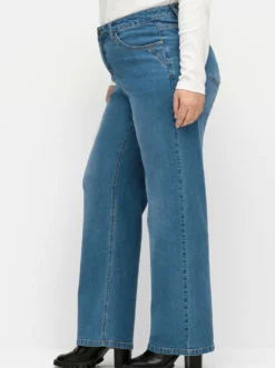 Jeans in durchgehend weiter Beinform