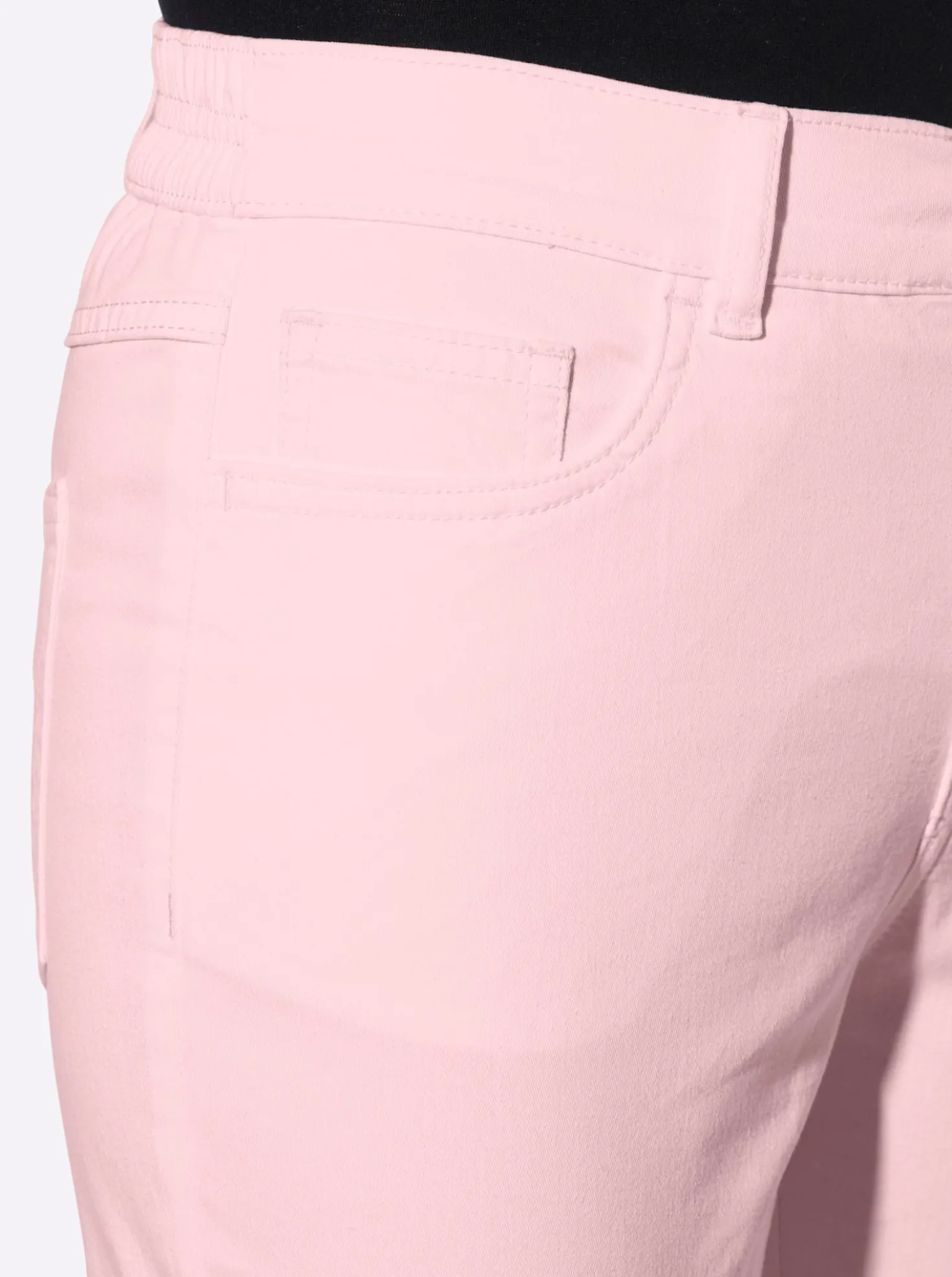 Jeans in verkürzter Form, Dehnbund