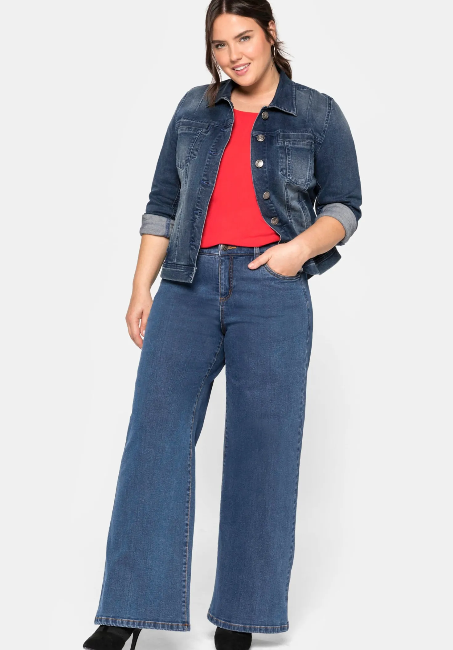 Jeansjacke in leicht taillierter Form
