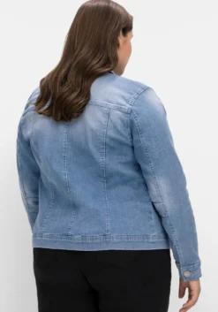 Jeansjacke in leicht taillierter Form