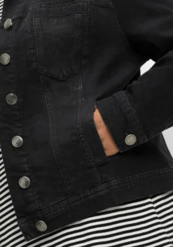 Jeansjacke in leicht taillierter Form