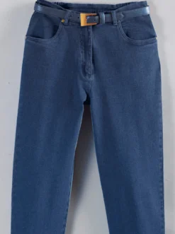 Jeans mit abgerundeten Taschen