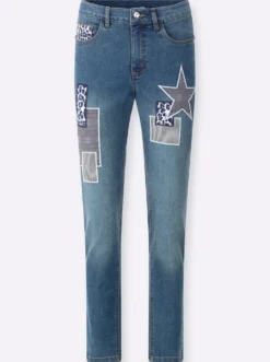 Jeans mit bedruckten Patches
