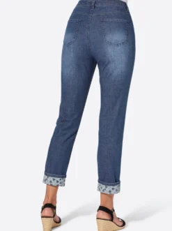 Jeans mit Beinumschlag im Herz-Dessin