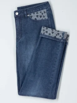 Jeans mit Beinumschlag im Herz-Dessin