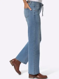 Jeans mit Bindegürtel