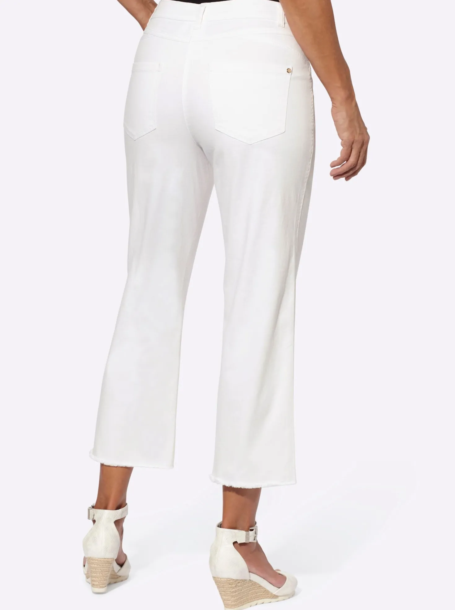 7/8-Jeans mit Fransen am Abschluss