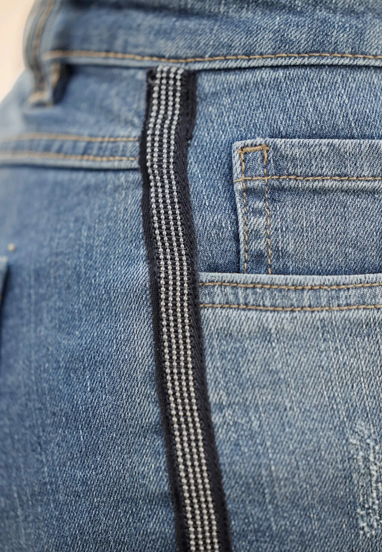 Jeans mit Galonstreifen