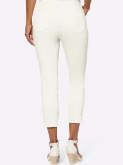 7/8-Jeans mit Glitzersteinchen an den Beinschlitzen