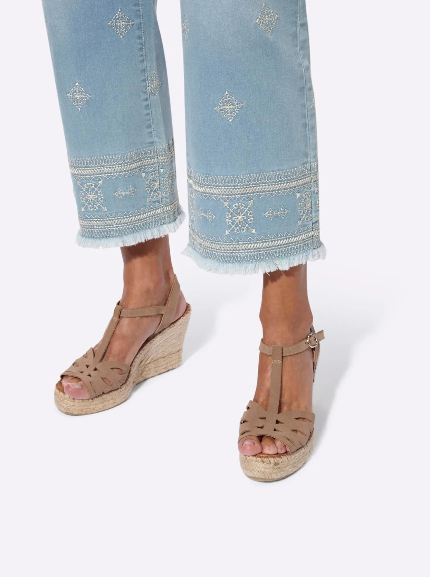 7/8-Jeans mit Kontrast-Stickerei