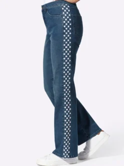 Jeans mit Lochstickerei