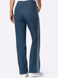 Jeans mit Lochstickerei