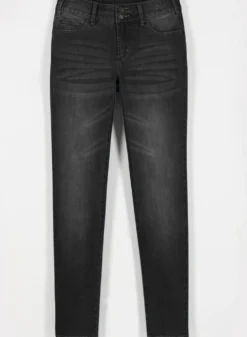 Jeans mit Nieten an den Taschen