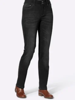 Jeans mit Nieten an den Taschen