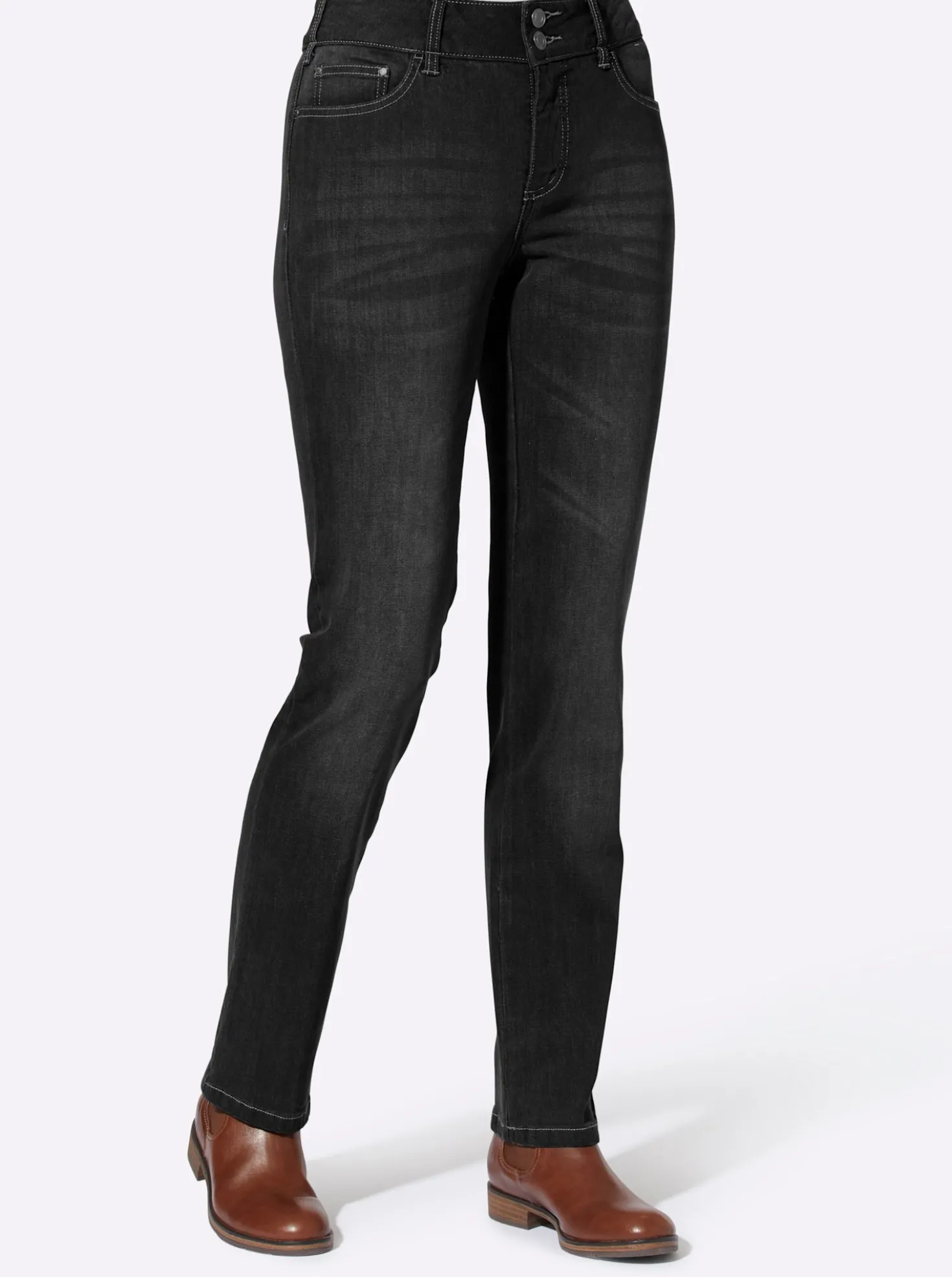 Jeans mit Nieten an den Taschen