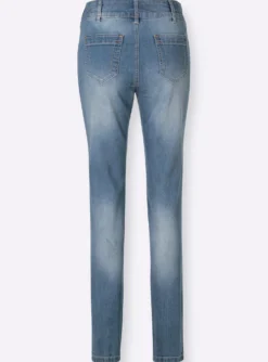 Jeans mit Nieten an den Taschen