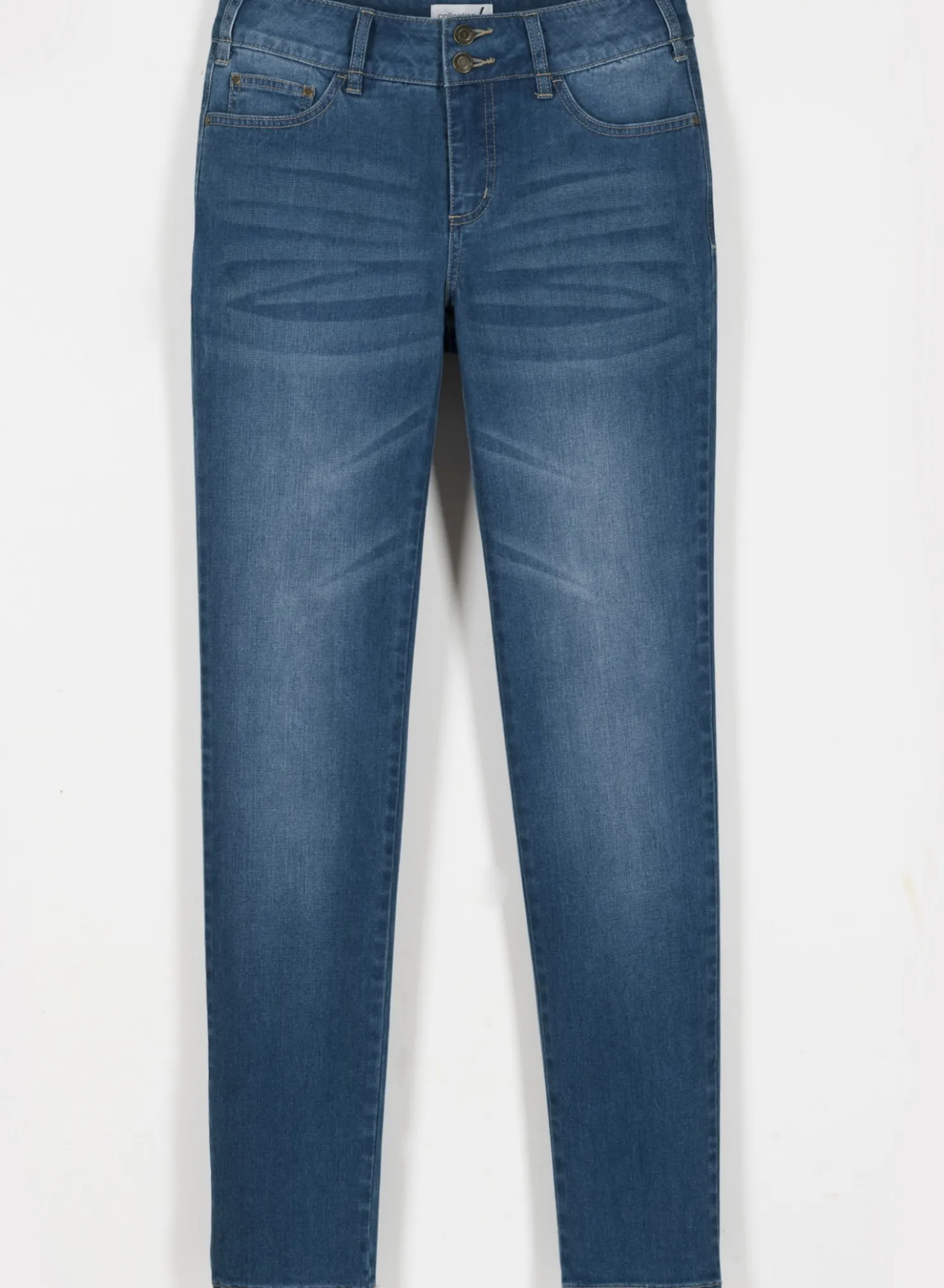 Jeans mit Nieten an den Taschen