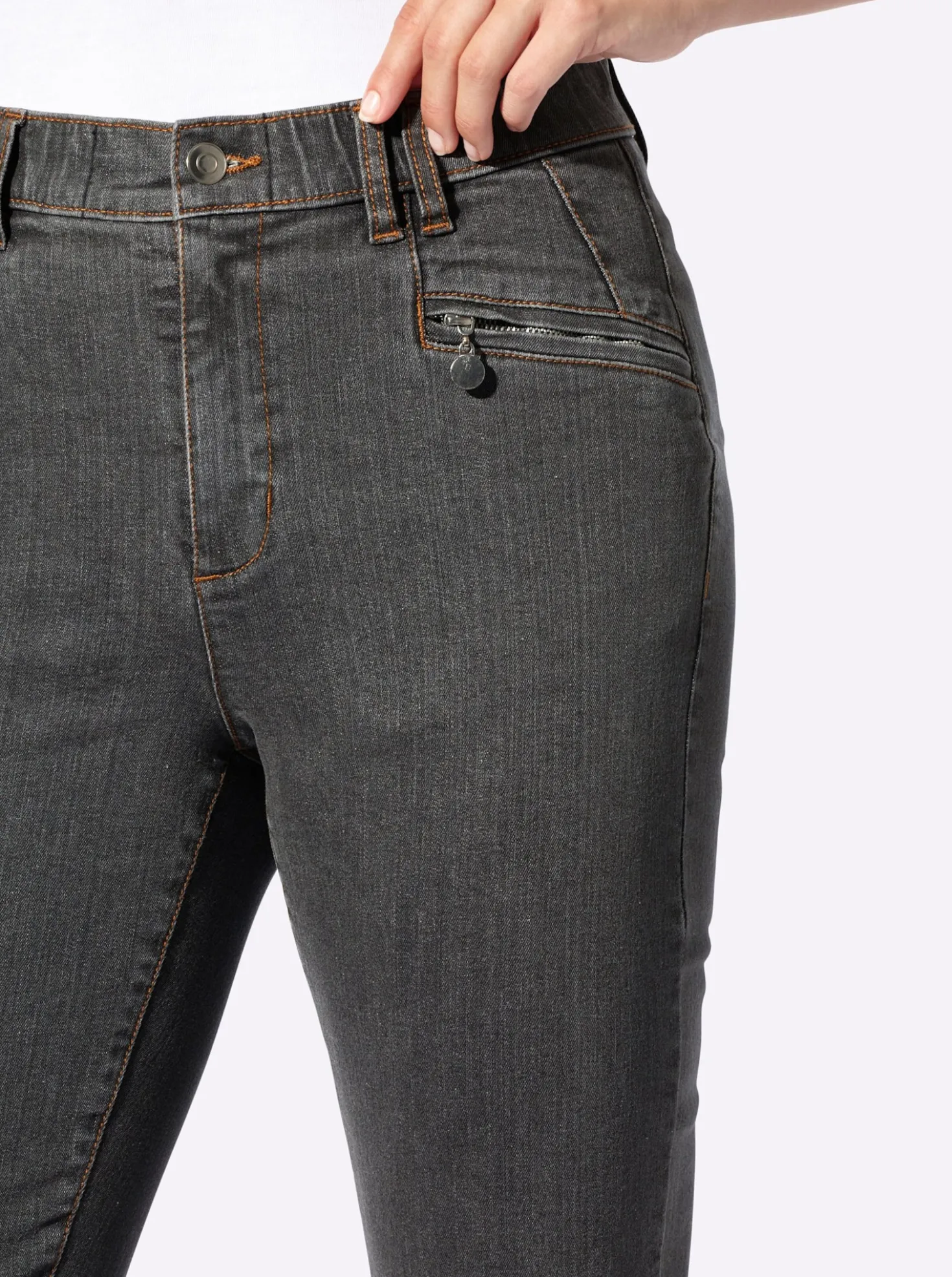 Jeans mit Reißverschluss-Taschen