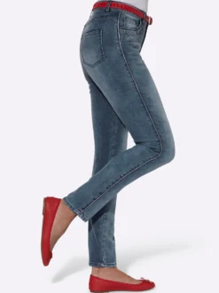 Jeans mit Ösendekor an den Taschen