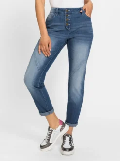 Jeans mit sichtbarem Knopfverschluss