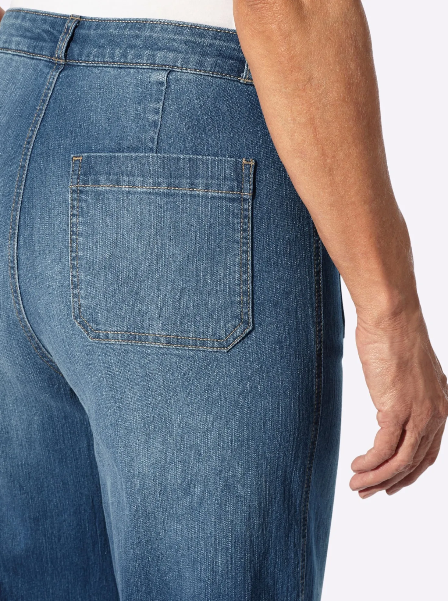 Jeans mit Steppnähten, kontrastfarben