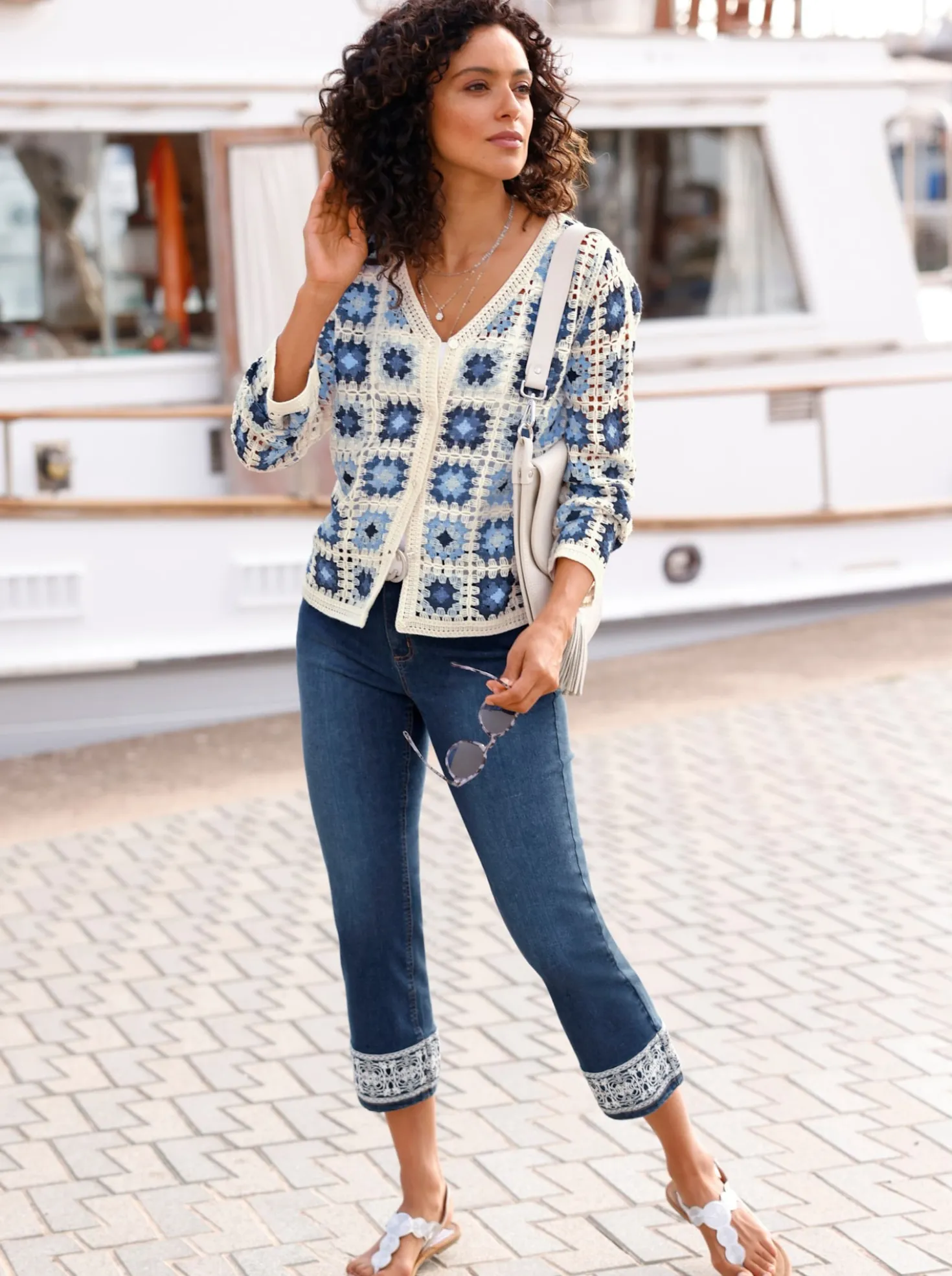 7/8-Jeans mit Stickerei am Beinabschluss