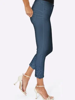 7/8-Jeans mit Stickerei und Glitzer-Steinchen