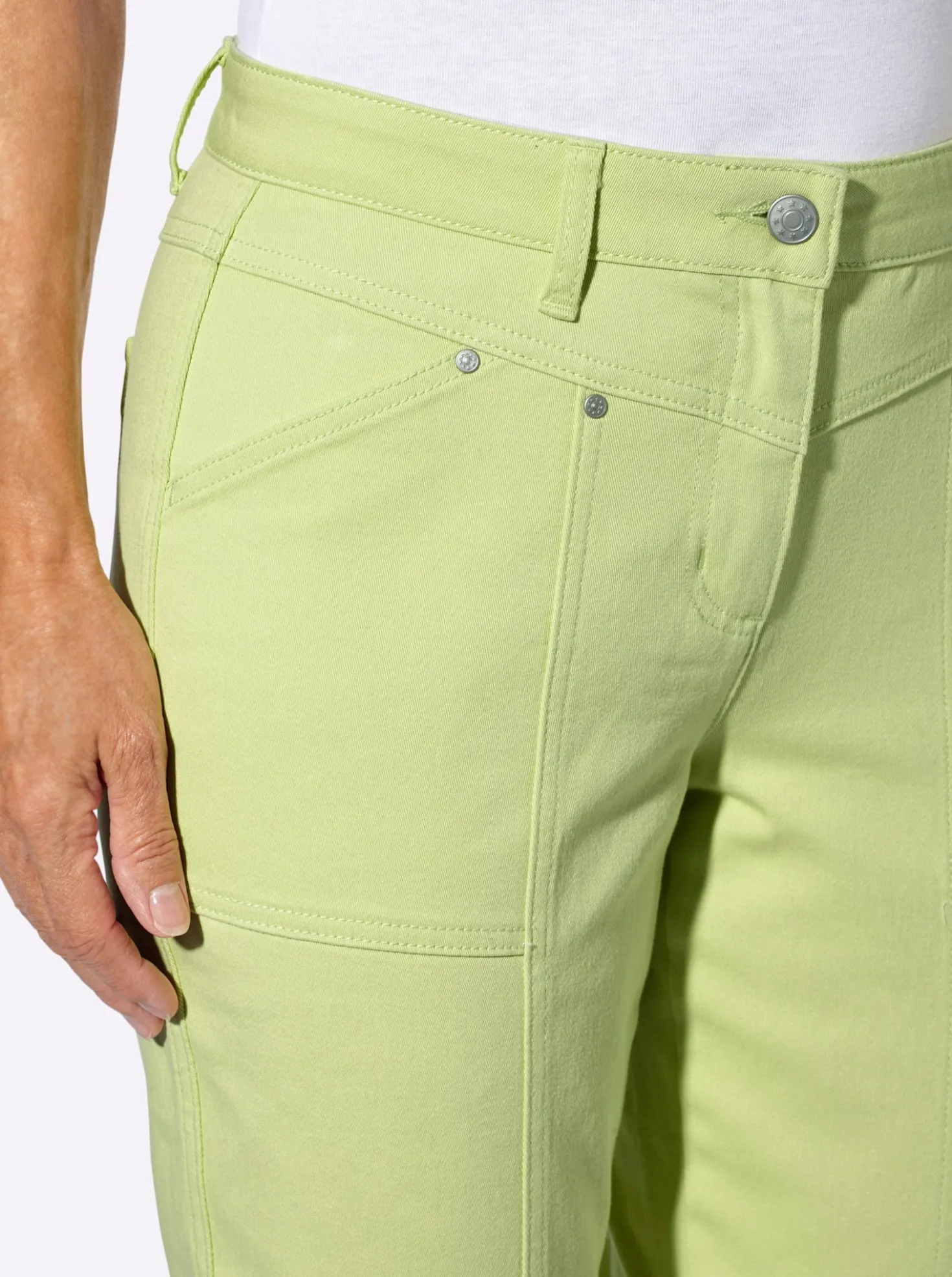 Jeans mit v-förmigem Sattel