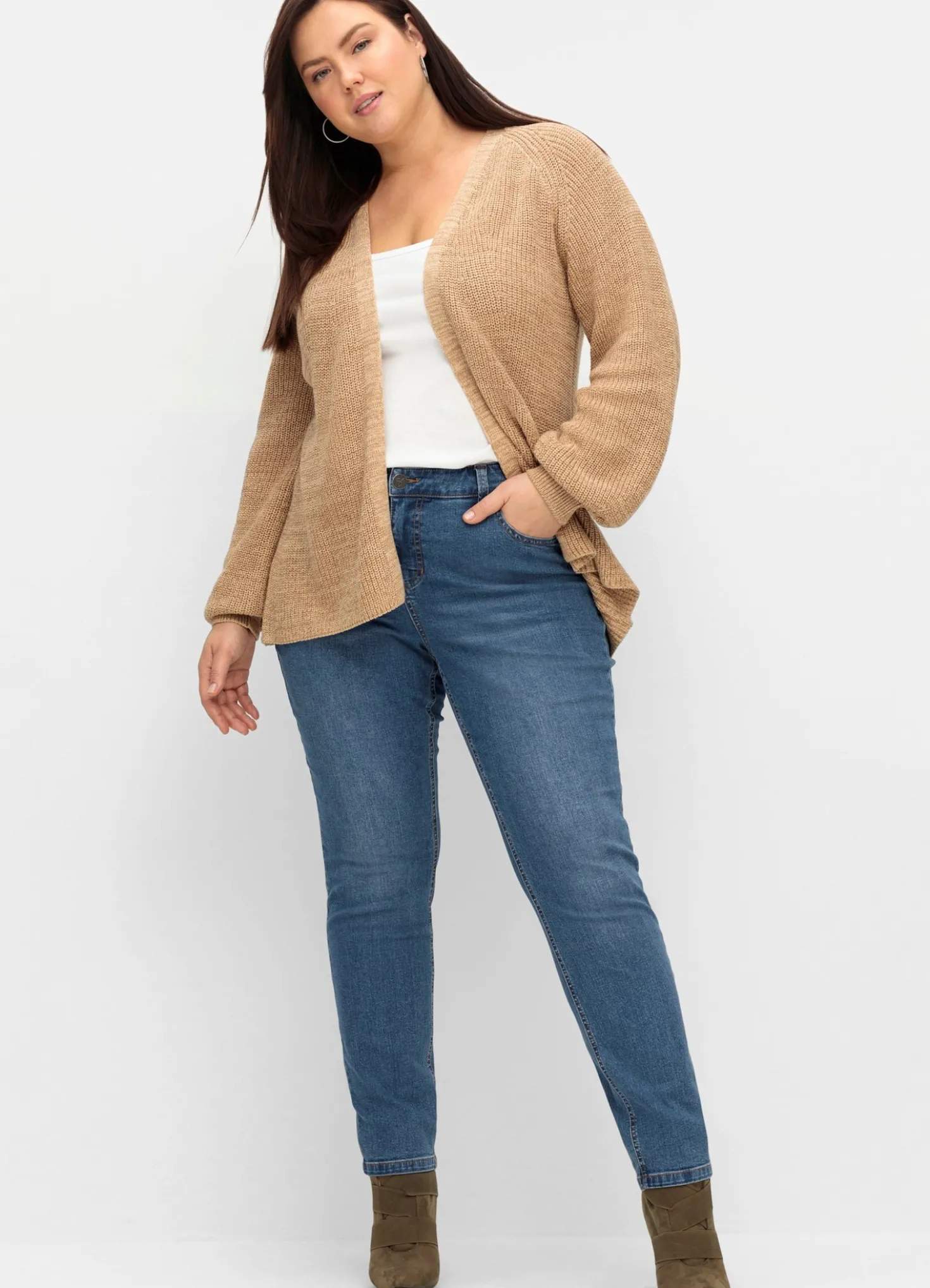 Jeans schmal, mit extra-weitem Oberschenkel