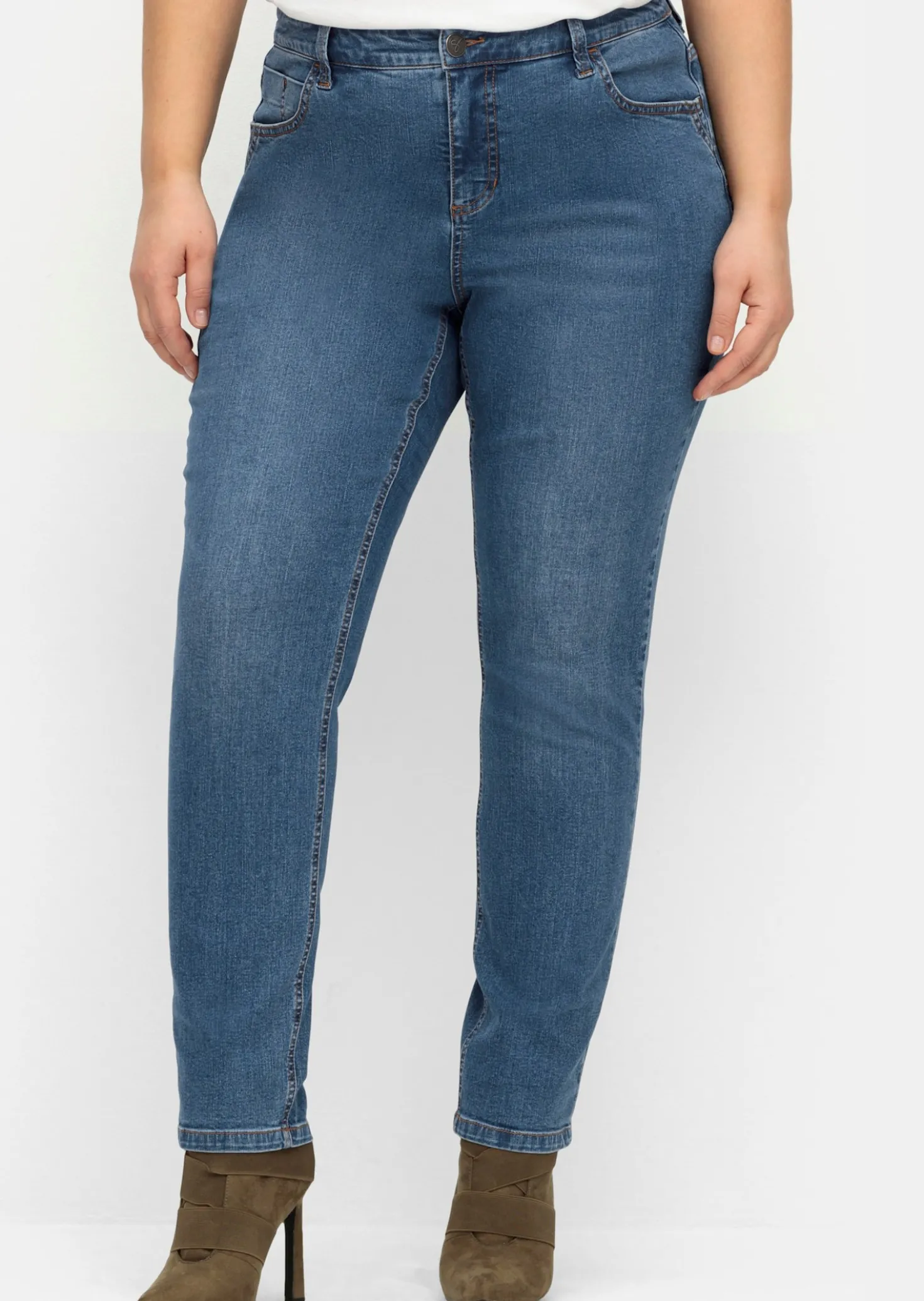 Jeans schmal, mit extra-weitem Oberschenkel