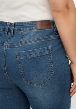 Jeans schmal, mit extra-weitem Oberschenkel