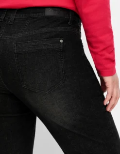 Jeans schmal, mit extra-weitem Oberschenkel