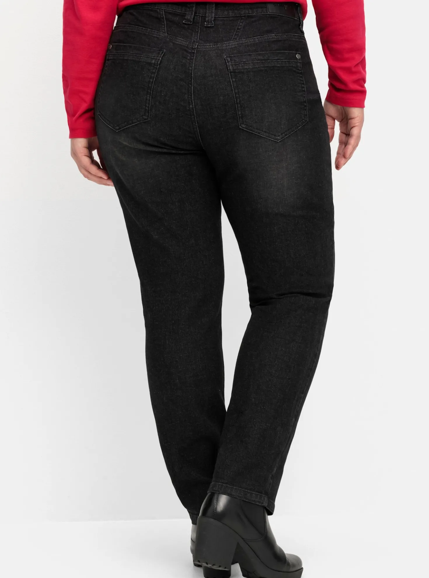 Jeans schmal, mit extra-weitem Oberschenkel