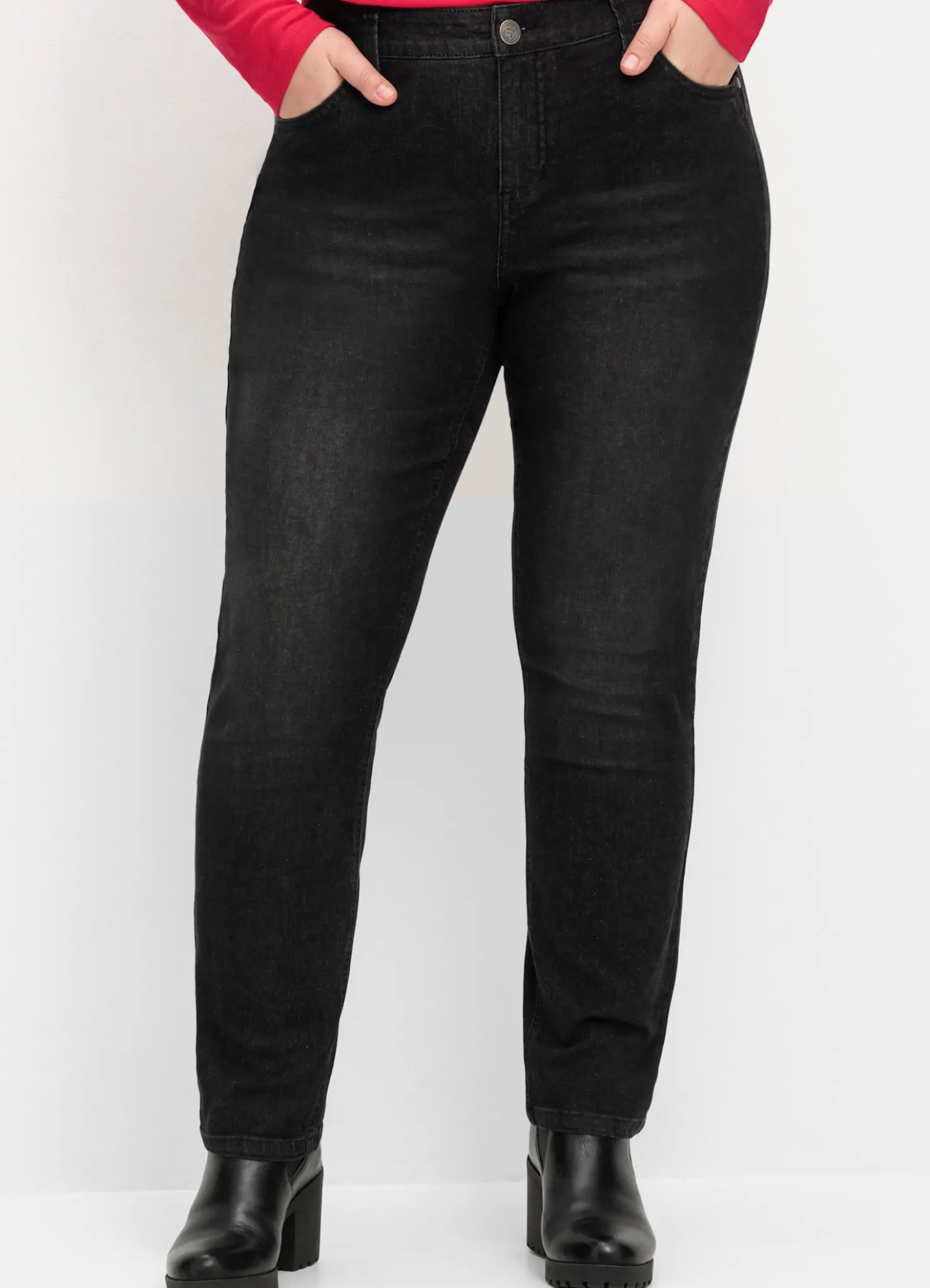 Jeans schmal, mit extra-weitem Oberschenkel