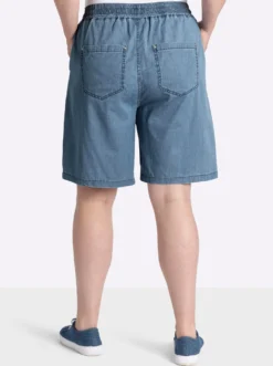 Jeansshort mit Ziernieten hinten
