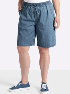 Jeansshort mit Ziernieten hinten