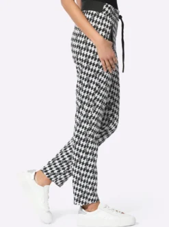 Jerseyhose mit kontraststarkem Jacquard-Dessin